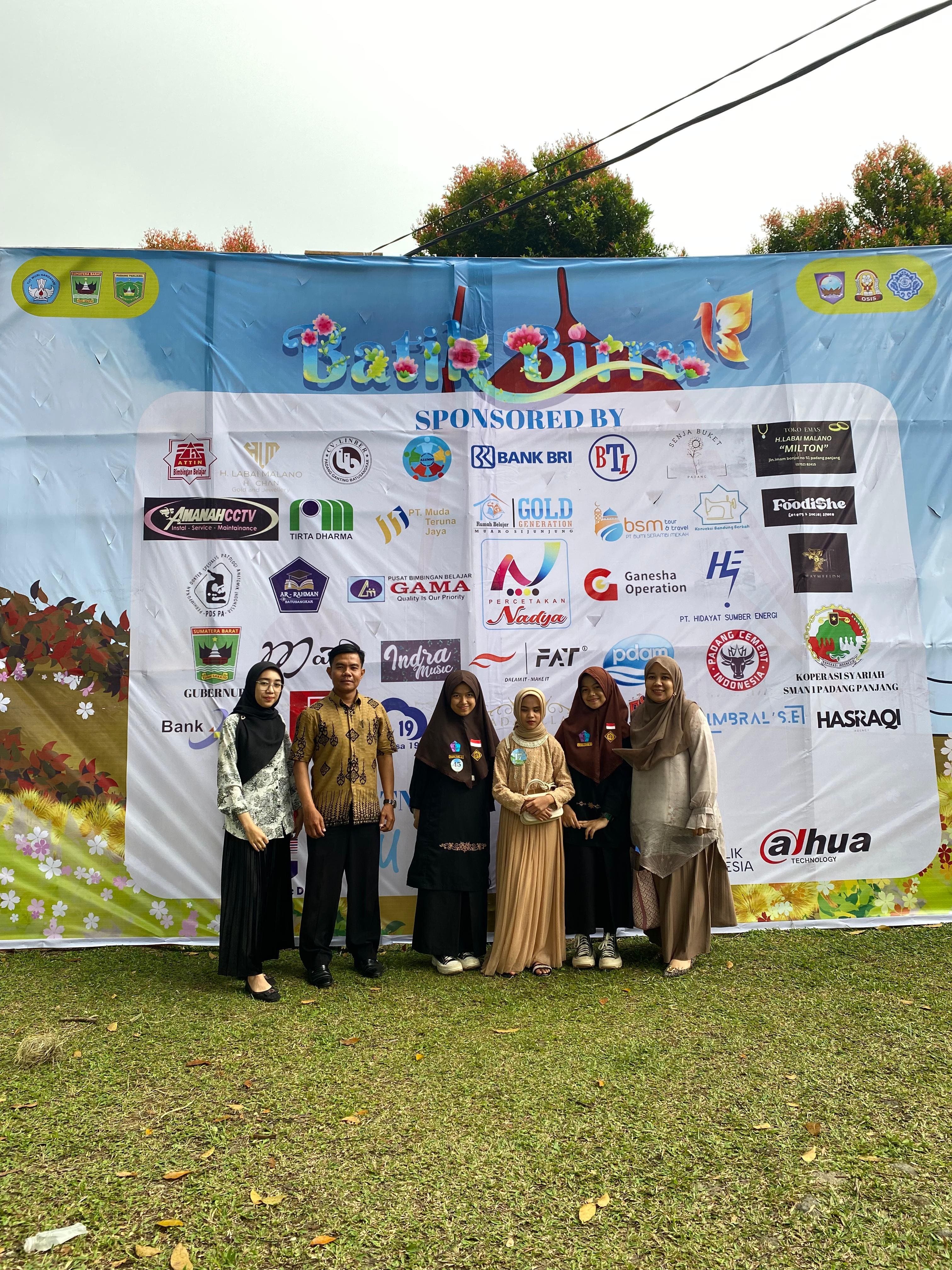 Siswa SMPN 6 Bukittinggi mengikuti lomba di SMAN 2 Padang Panjang